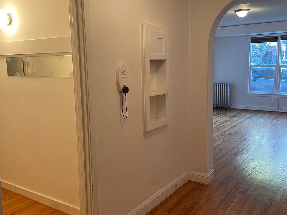 1st image of 3301 Clay St APT 100
