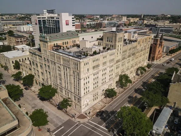 270 East Highland AVENUE #813, Milwaukee, WI 53202