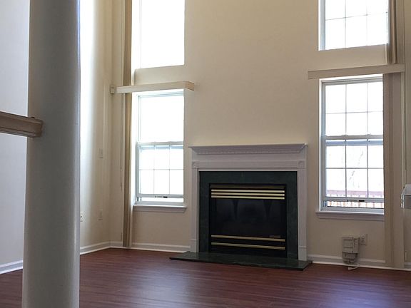 High ceiling Family Room with Gas Fireplace