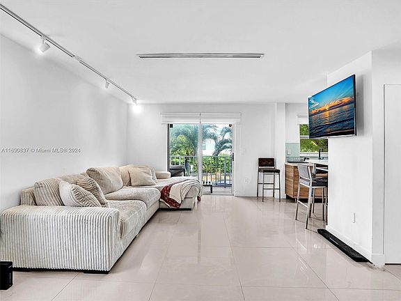 2nd image of 750 Michigan Ave APT 201