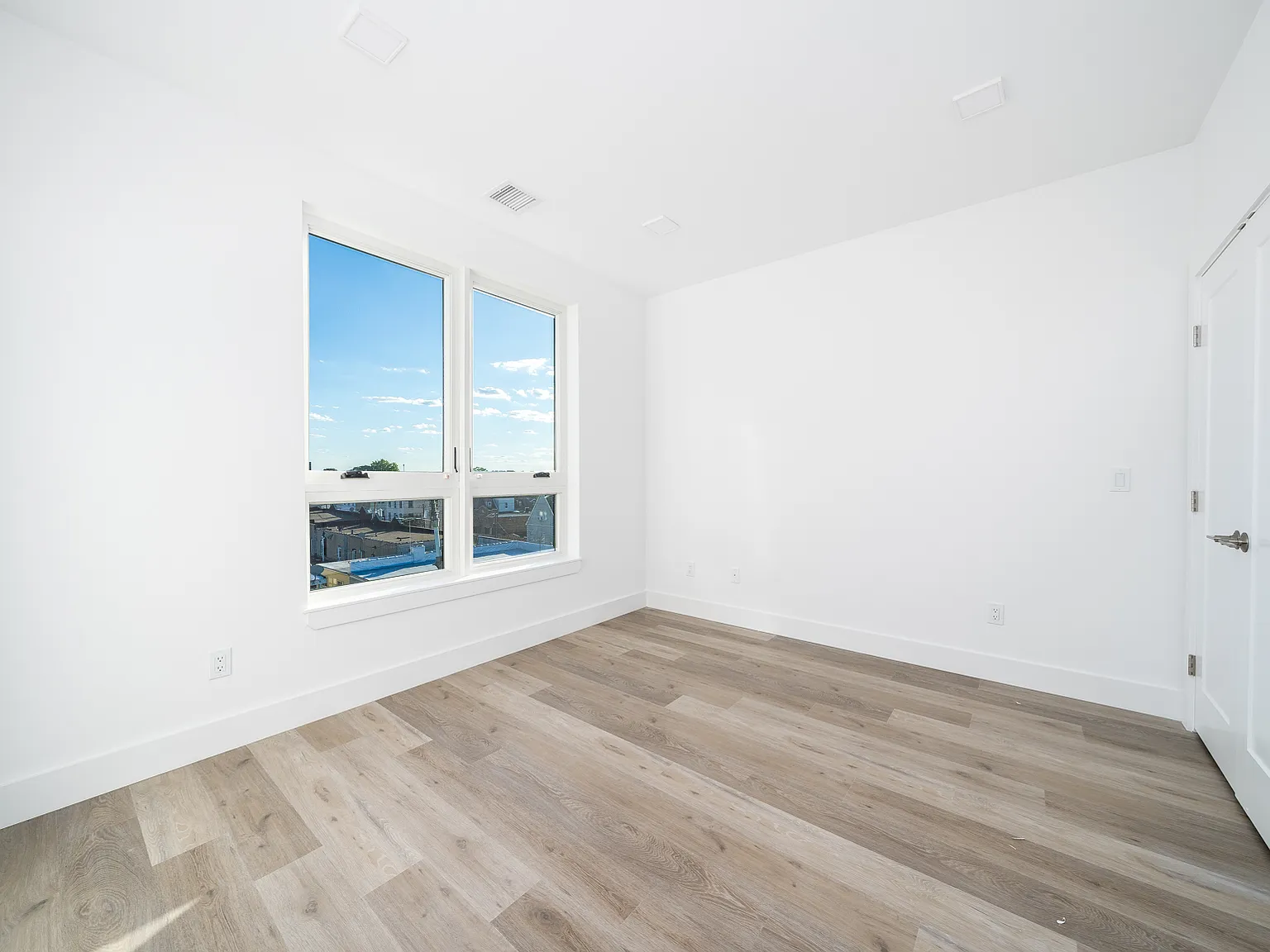 2 bed, $3,400 — Photo 3