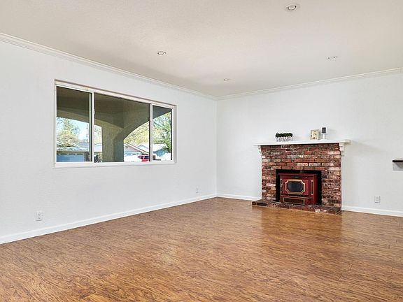 4th image of 118 Donner Drive