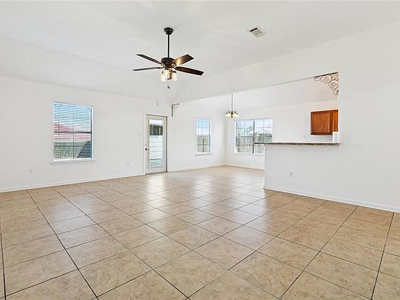 4th image of 48 Tuscany Dr
