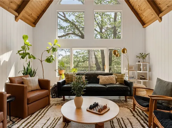 28001 N Bay Rd, Lake Arrowhead, CA 92352