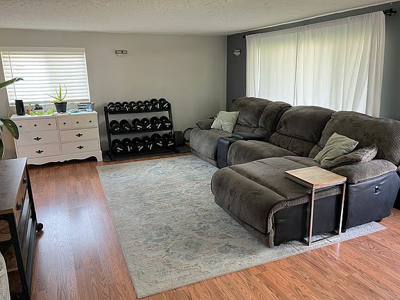 4th image of 324 Robert Ave