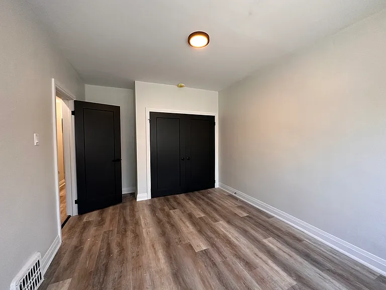 128 Wentworth St N #1 — Photo 6