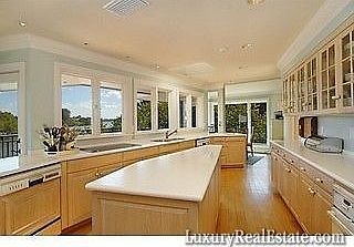 3rd image of 2325 Gordon Dr