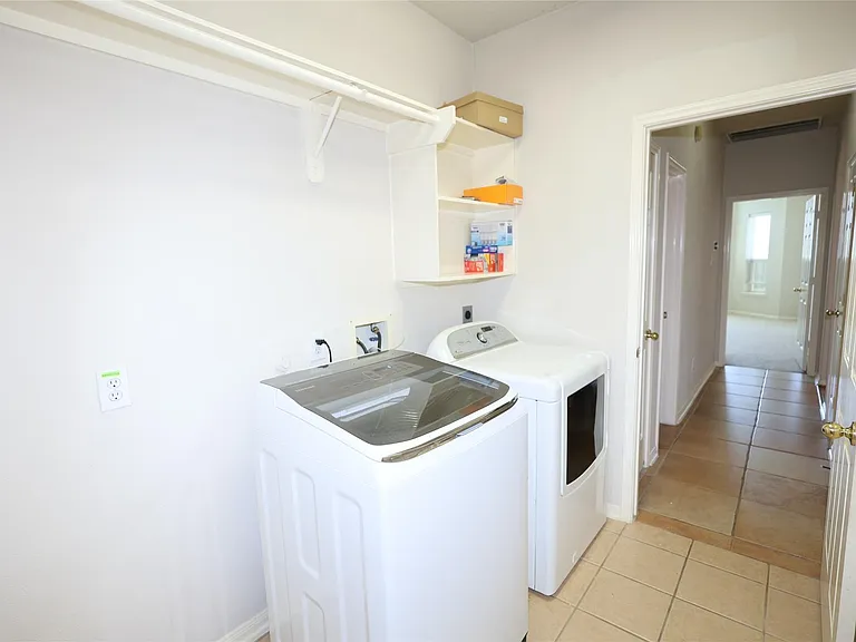 4810 Zachary Ln — Photo 32
