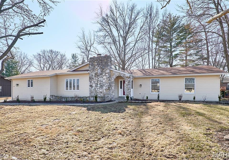 1st image of 9 Savoy Dr