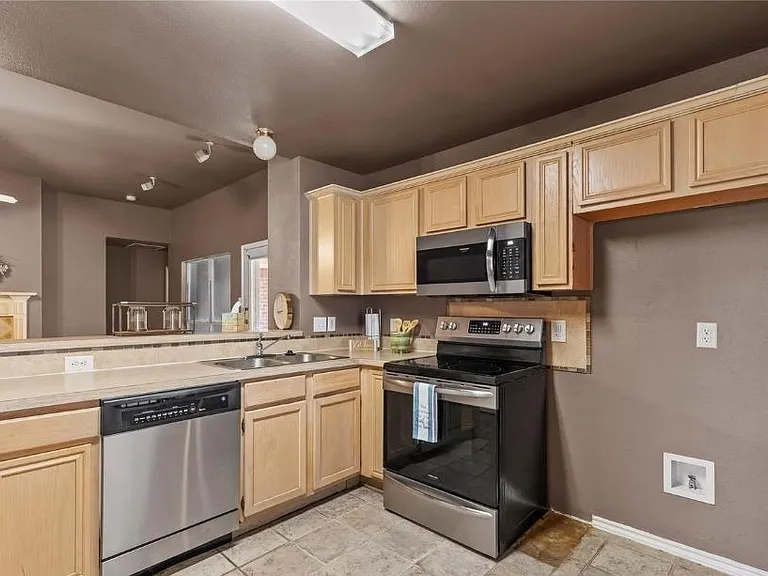 2713 Wild Grove Ln — Photo 21