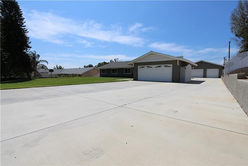 1st image of 7651 Lakeside Dr