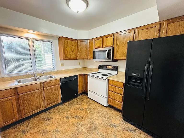 306 Shenandoah Cir — Photo 4