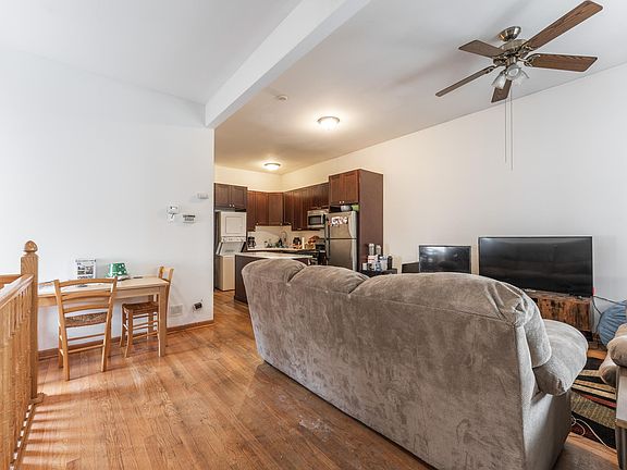 3rd image of 3019 N Kenmore Ave APT 1