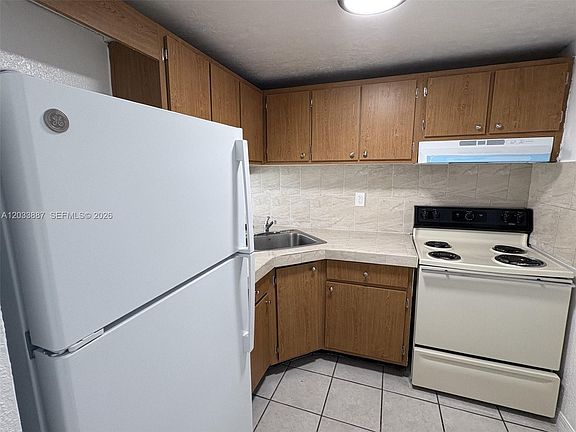 5th image of 4550 NW 9th St APT 717E