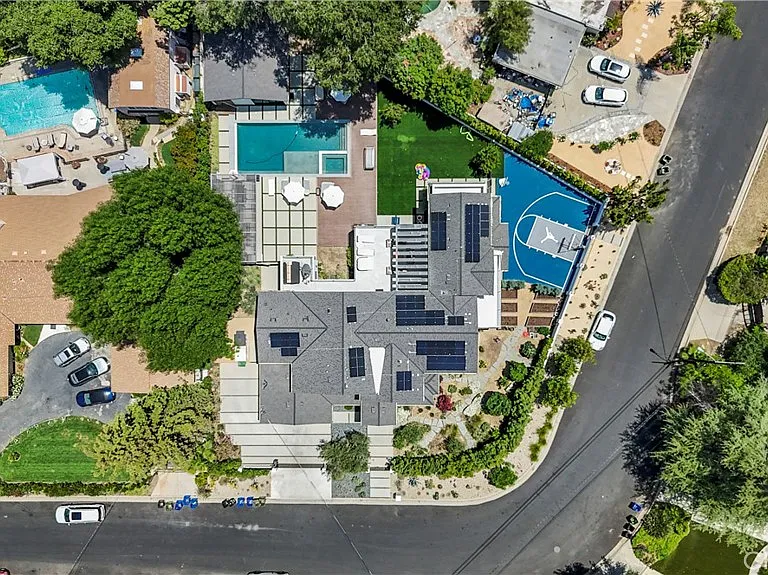 5050 Arundel Dr — Photo 3