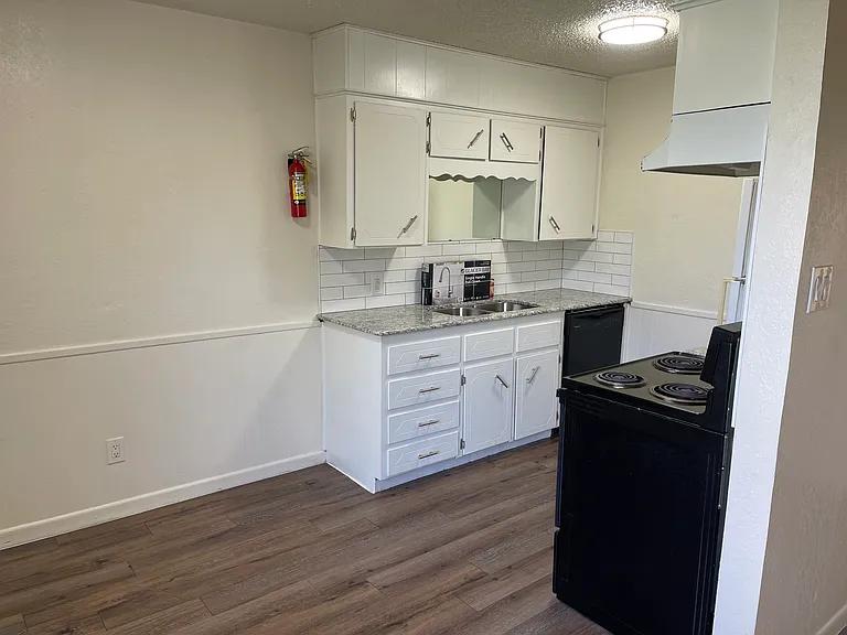 1702 Kirk Ave #104 — Photo 4
