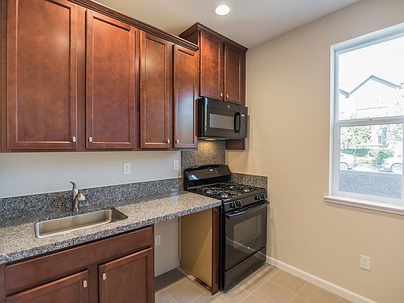 5th image of 198 Esfahan Dr Unit 1-1B