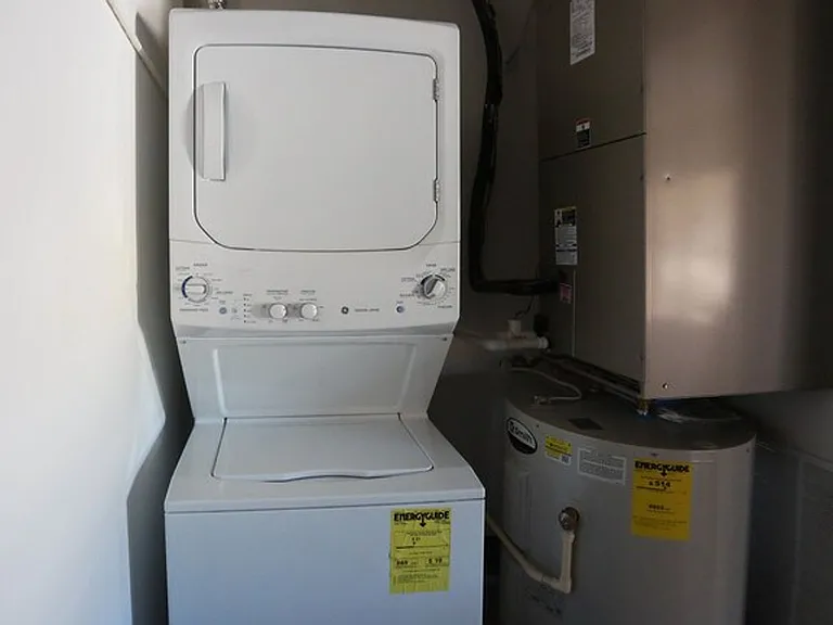 1200 E Walnut St — Photo 12
