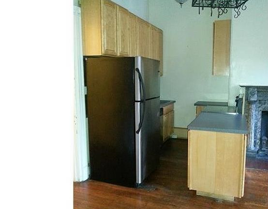 2nd image of 706-0 S Washington Sq #2