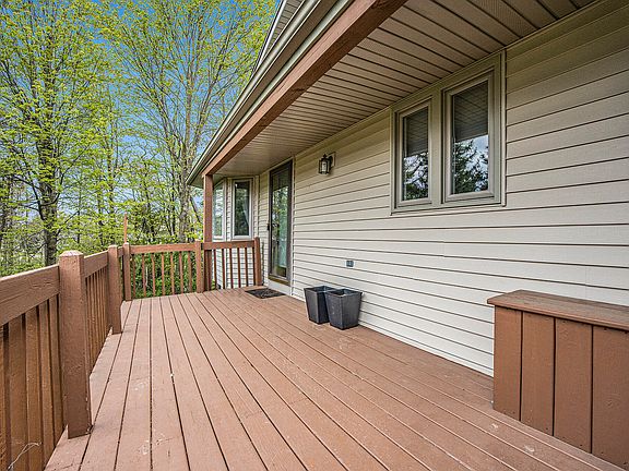 5th image of 986 Country Gdns NW