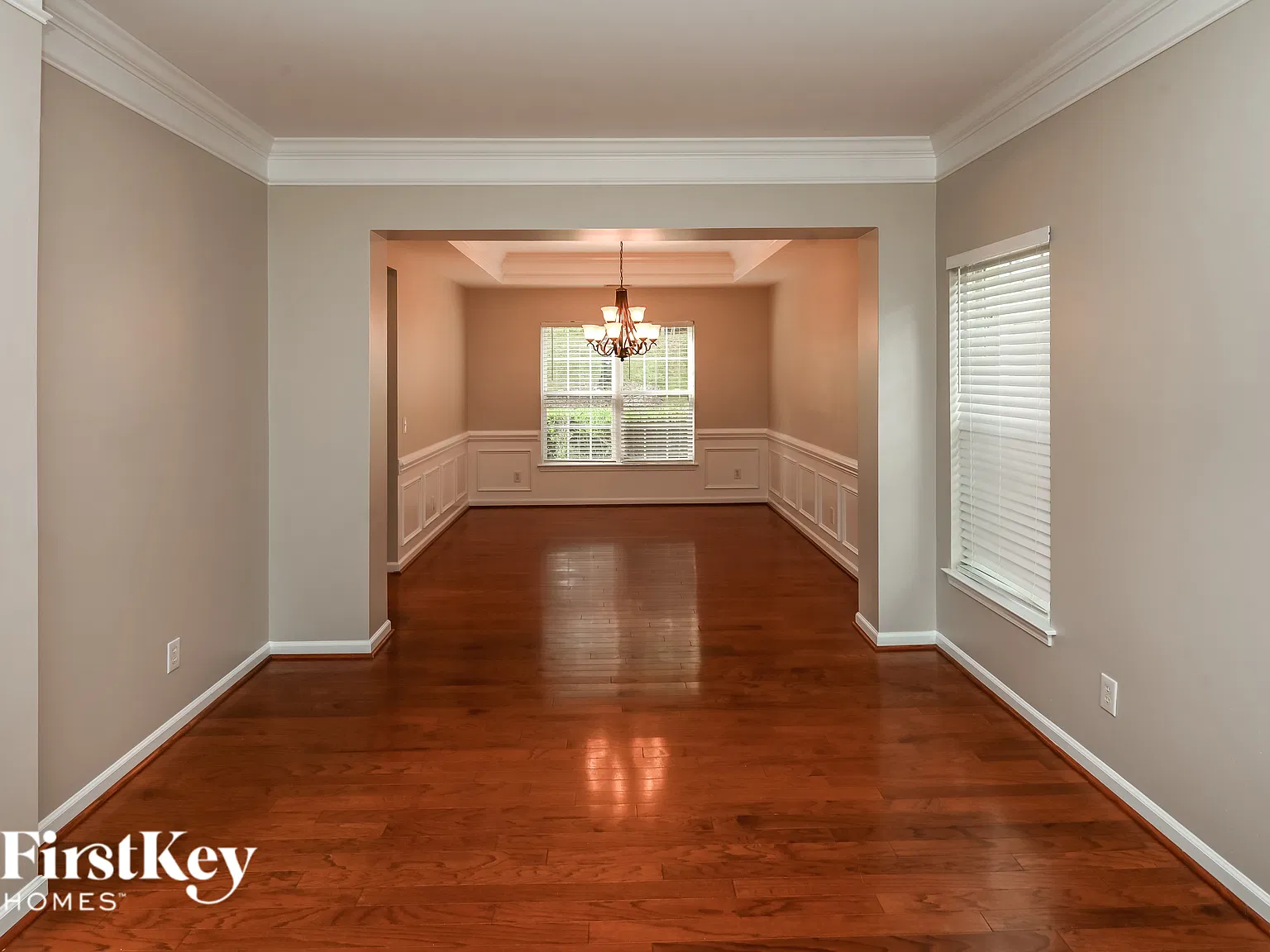4 bed, 2.5 bath, 2406 sqft, $3,060 — Photo 4