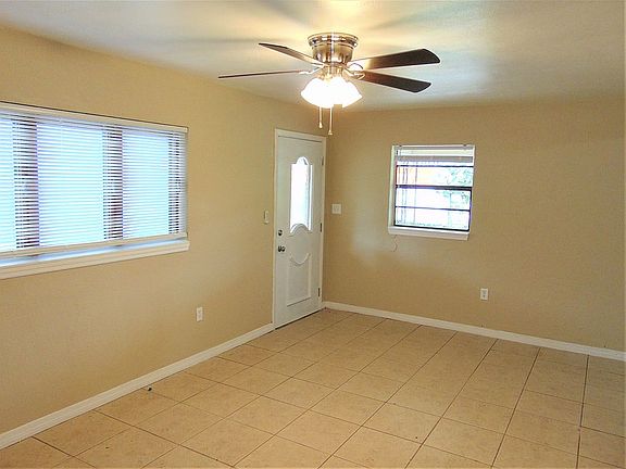 3rd image of 5918 Hilltop Ln E