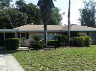 2002 Hollywood Dr, Leesburg, FL 34748