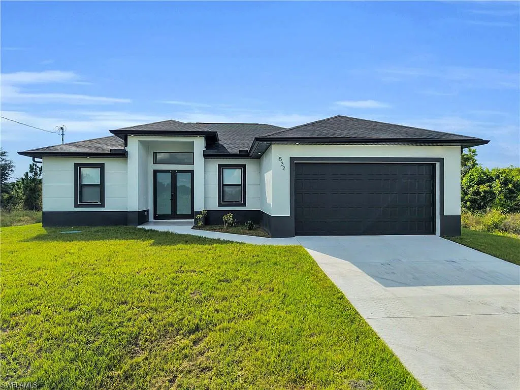 3 bed, 2.0 bath, 1639 sqft, $2,200 — Photo 2