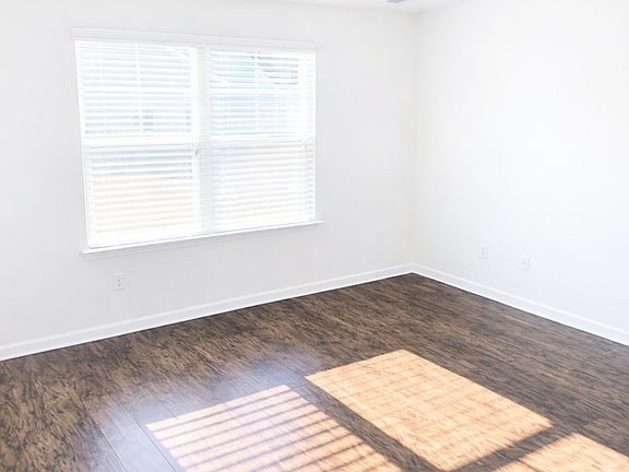 4th image of 44 Roseberry Cir