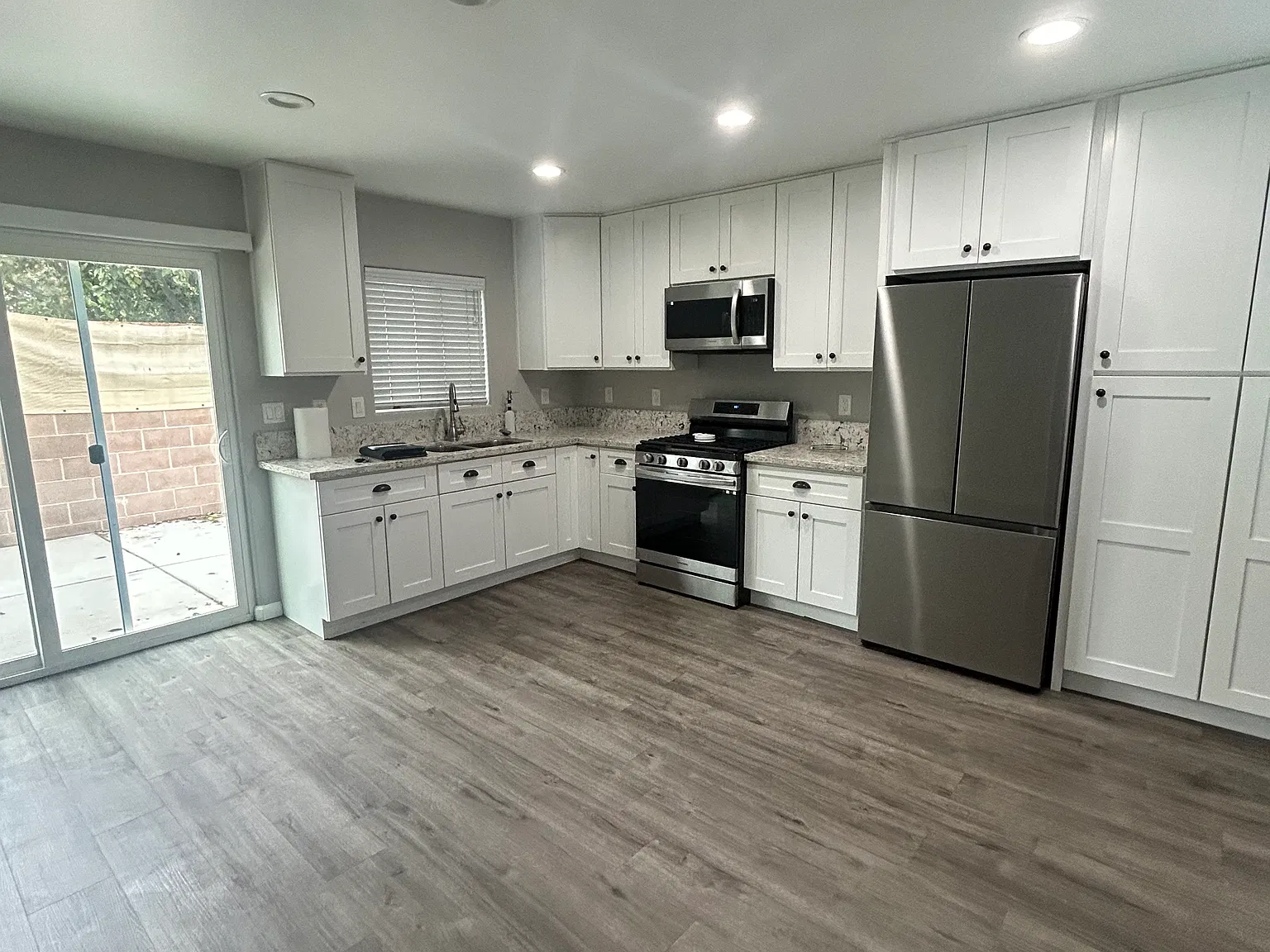 608 E Alvin Ave — Photo 4
