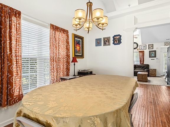 4th image of 828 Nightshade Way