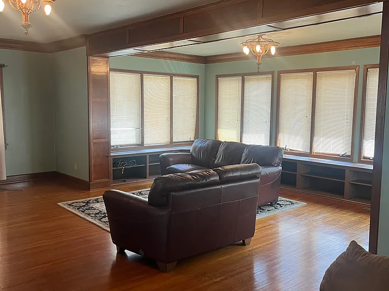 921 Pearl St — Photo 3
