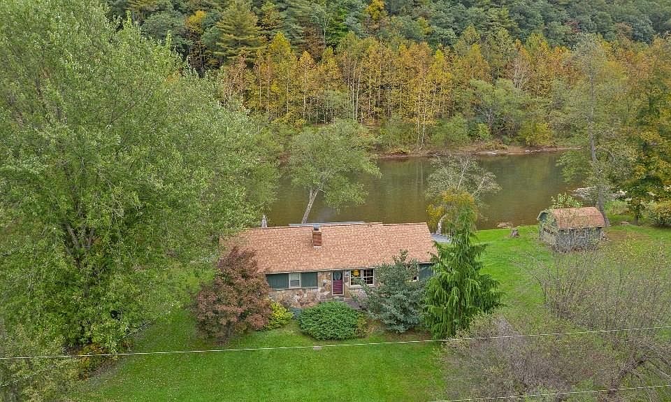 1st image of 80 West Dr