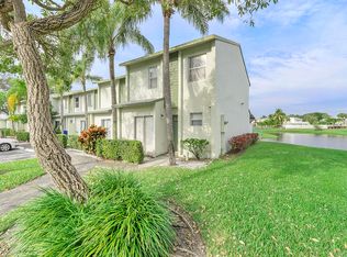 885 Crystal Lake Dr #885, Deerfield Beach, FL 33441