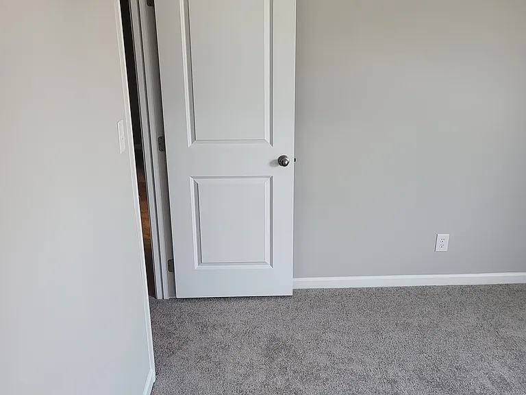 1019 Spring Hill Dr — Photo 7