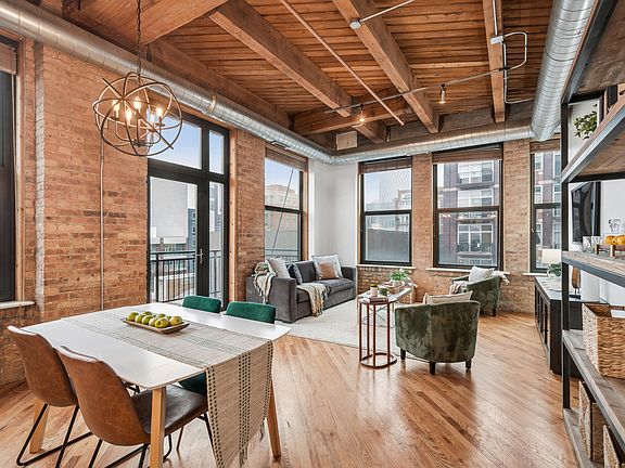 2nd image of 1040 W Adams St Unit 410