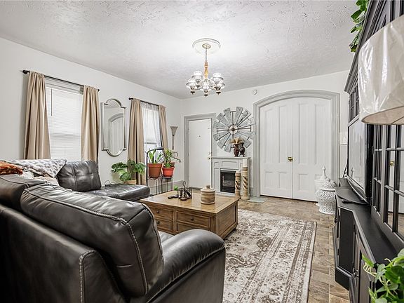 3rd image of 540 Maple St
