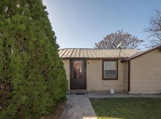 204 Breeze Dr, Devine, TX 78016