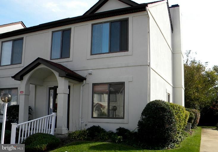 1st image of 54H Queen Caroline Ct #54-H