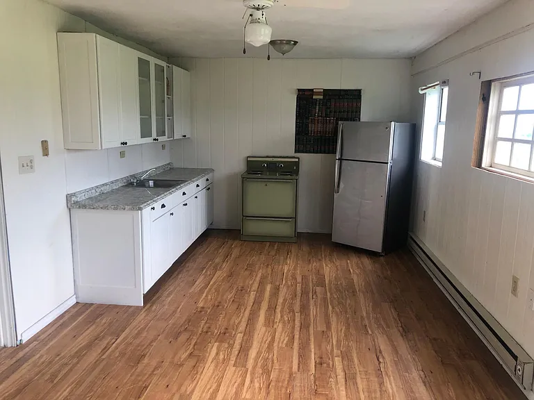 Barn apartment/caretaker suite or office 1st floor