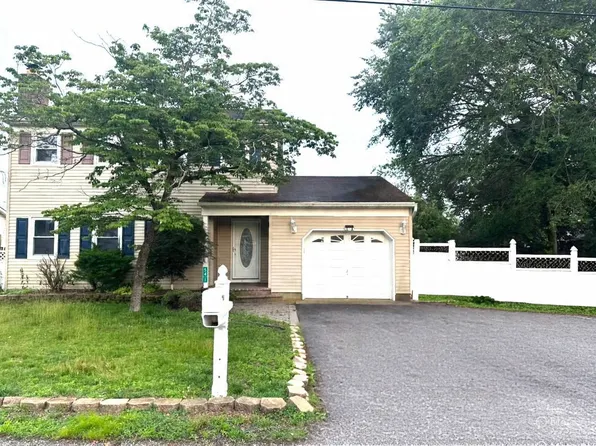 541 Pacific Ave, Beachwood, NJ 08722