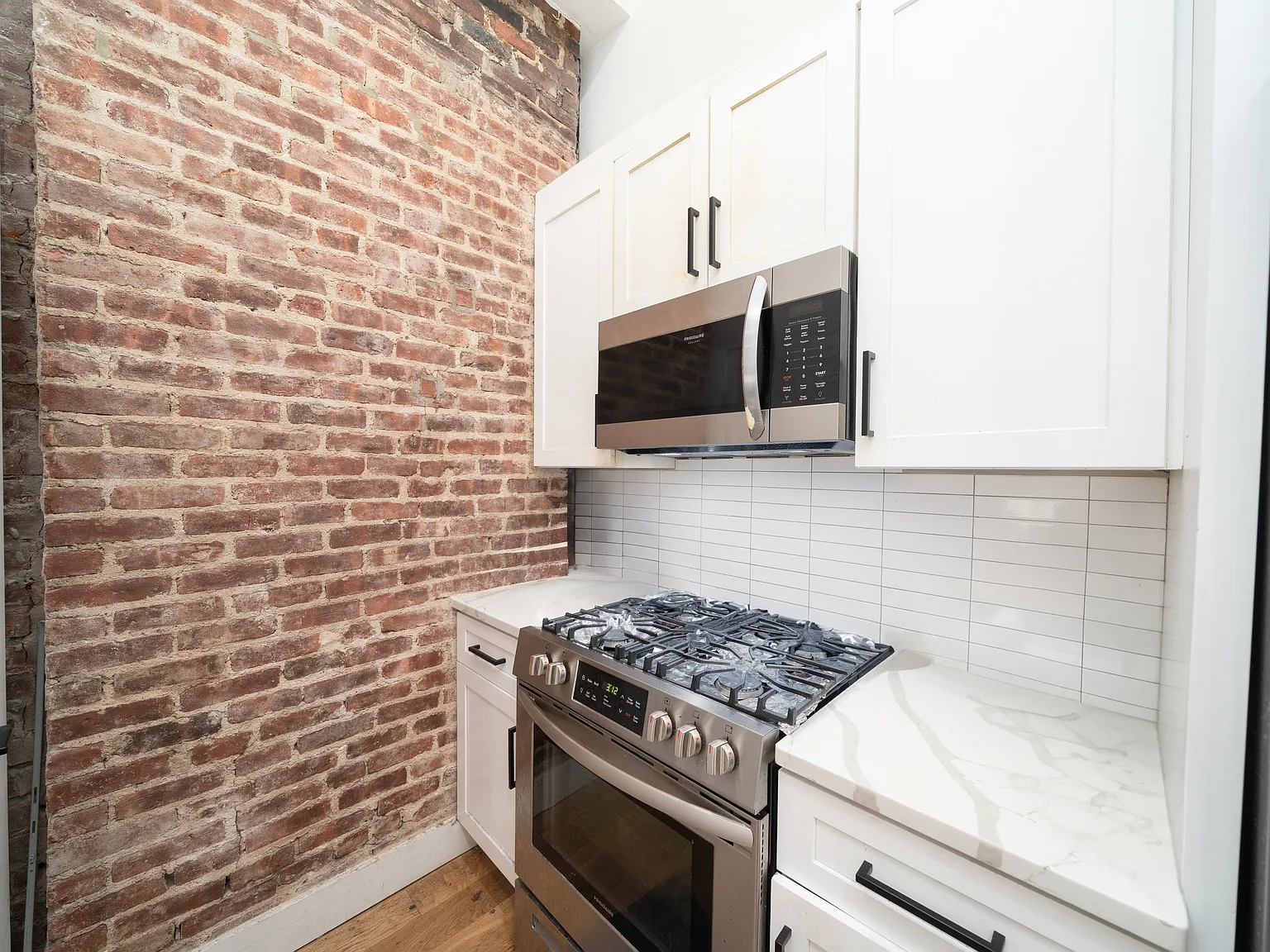 3 bed, 1.5 bath, $3,100 — Photo 4