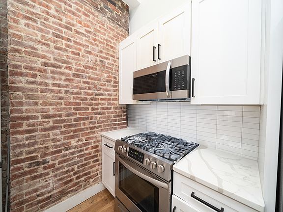4th image of 25 Corbin Ave #5AA