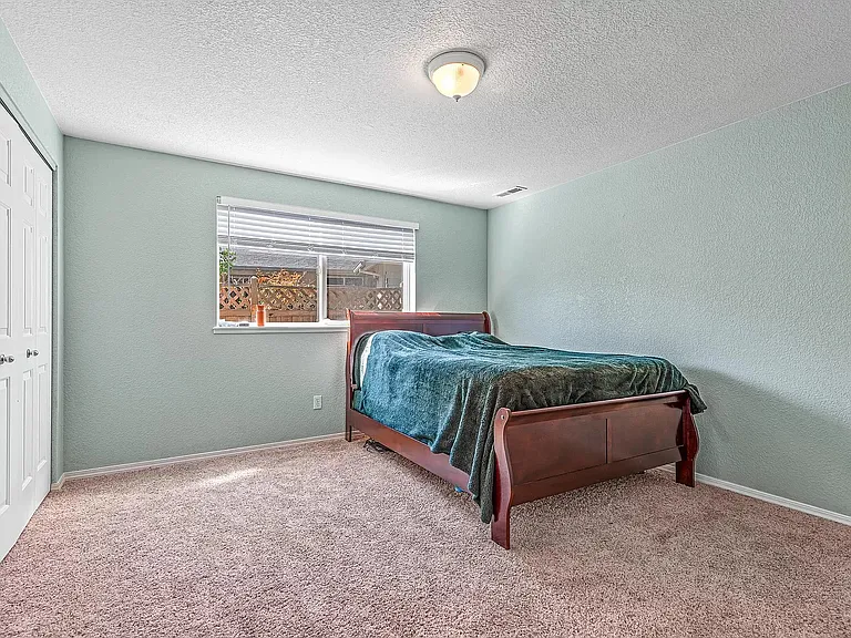110 NW Sinclair Dr — Photo 4
