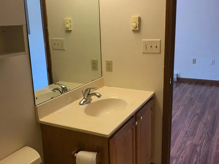 224 Logan Ave — Photo 7