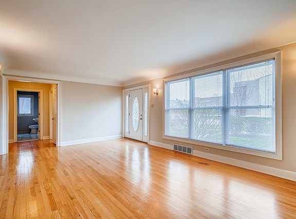 4th image of 9336 Central Ave