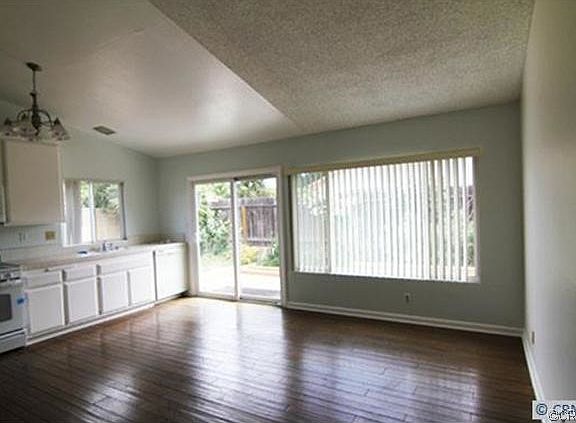 KITCHEN NEW GRANITE COUNTER TOPS