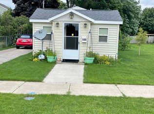 105 E 5th St, Gaylord, MI 49735