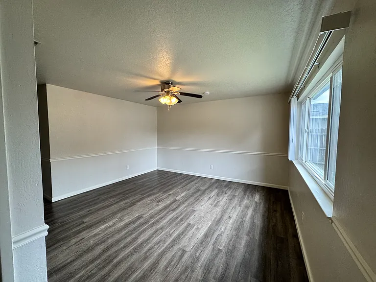 3115 W Santa Ana Ave — Photo 3