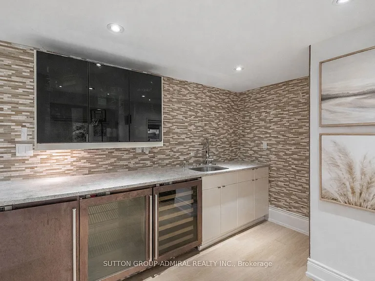 35 Wentworth Ave — Photo 36